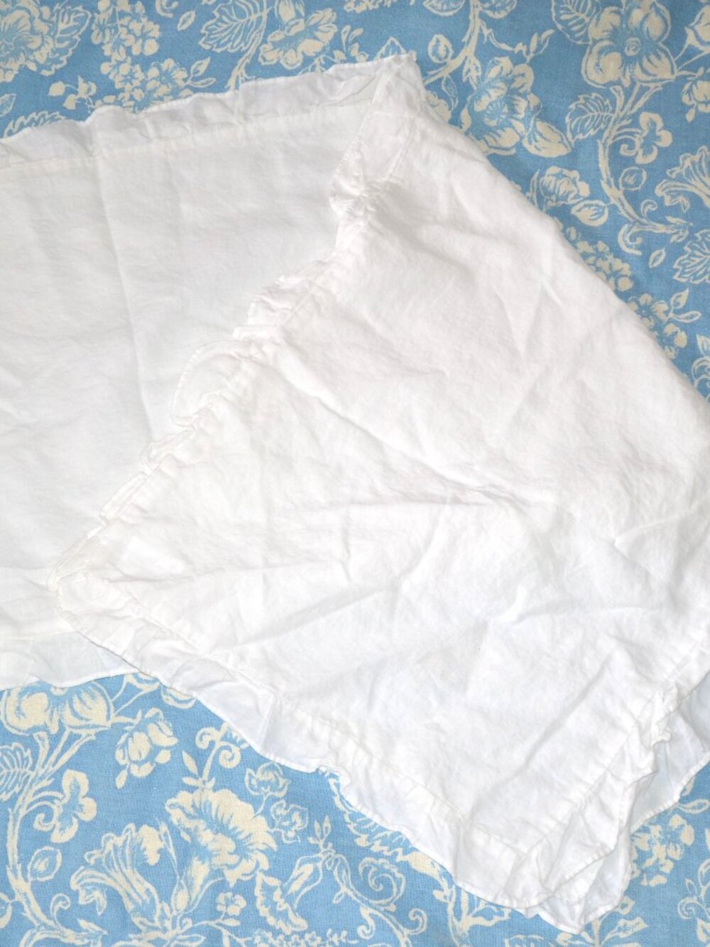 NICOLE MILLER 100% Linen White Ruffled Table Runner 20" Wide x 91" Long